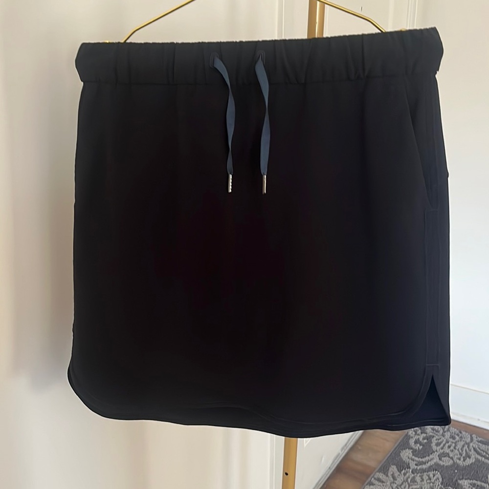 Black Lululemon On The Fly Skirt Size 8